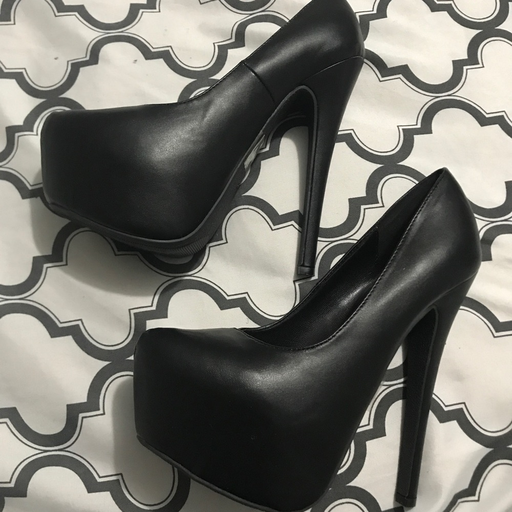 Women's platform heels retro pin up style